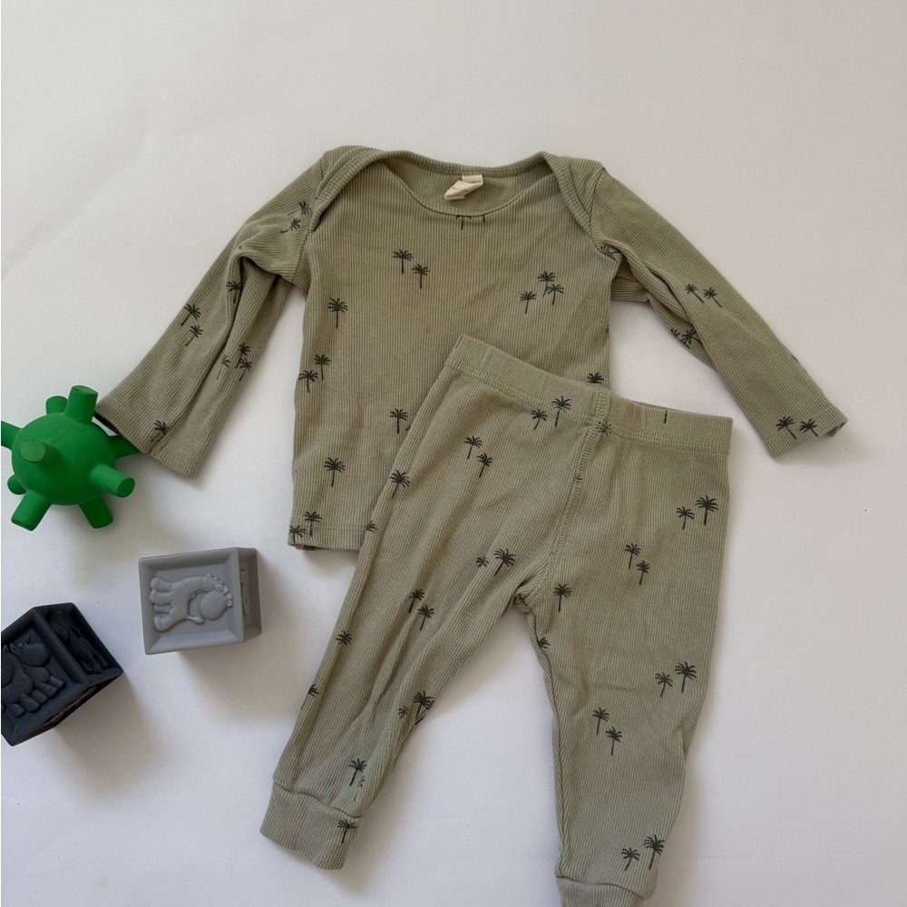 Quincy Mae palm tree pjs-play condition